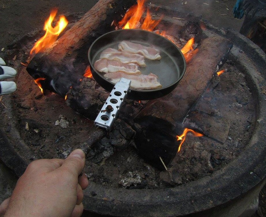Pro-tip: You can use a stick to cleverly lengthen the Trangia handle; no more burnt fingers when frying on a fire!