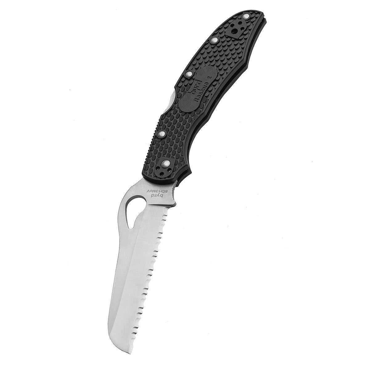 This knife comes with a hollow-ground; fully-serrated sheepsfoot blade and a blunt tip. The blade provides improved cutting performance while preventing accidental punctures.