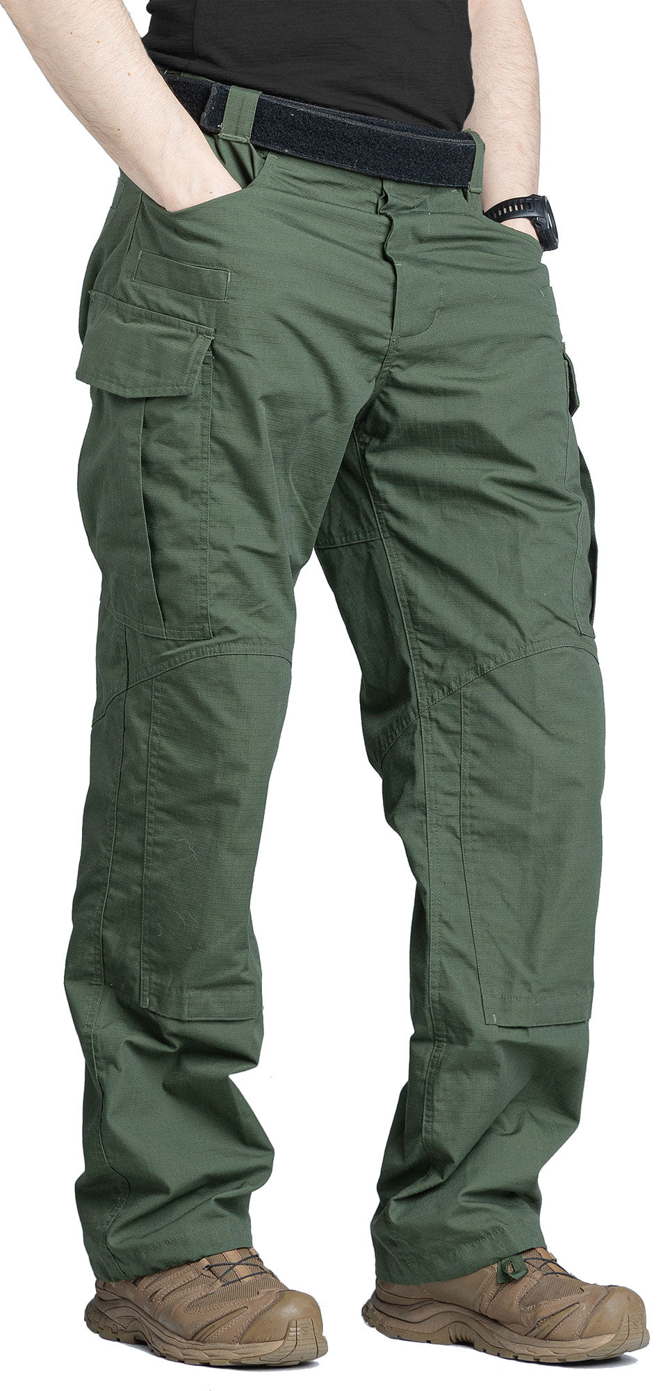 Modelgröße 181 cm; Taillenumfang 81 cm. Trägt Hose in Größe Medium Regular.