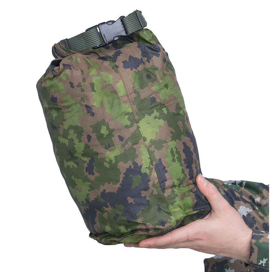 5L dry bag with Särmä TST L3 Loft Jacket and Trousers inside; in size Medium Regular and there´s still room to spare.