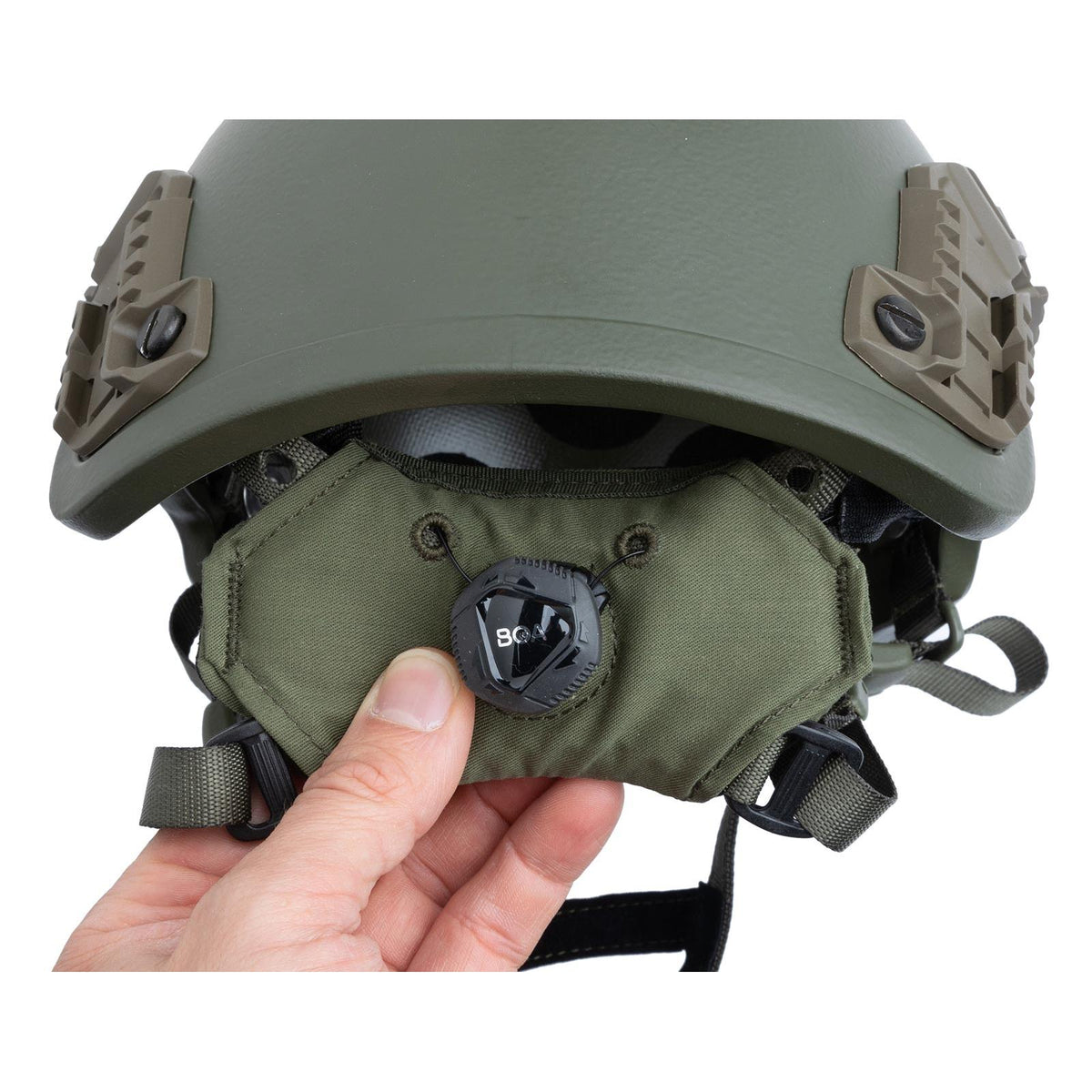 One-handed adjustment with a BOA knob in the back.