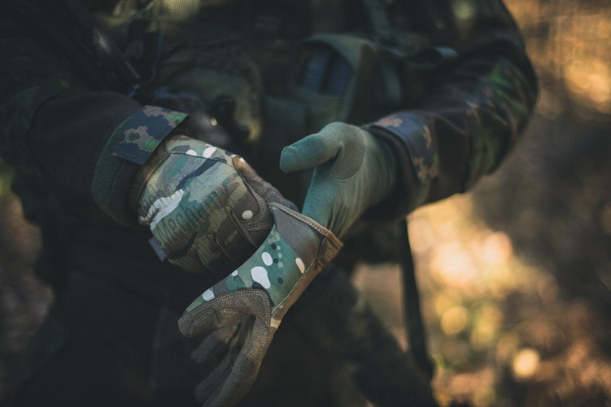 Du kannst darauf wetten, dass es sich verdammt gut anfühlt, einen dünnen Merino-Innenhandschuh in deinen normalen Handschuhen zu haben!