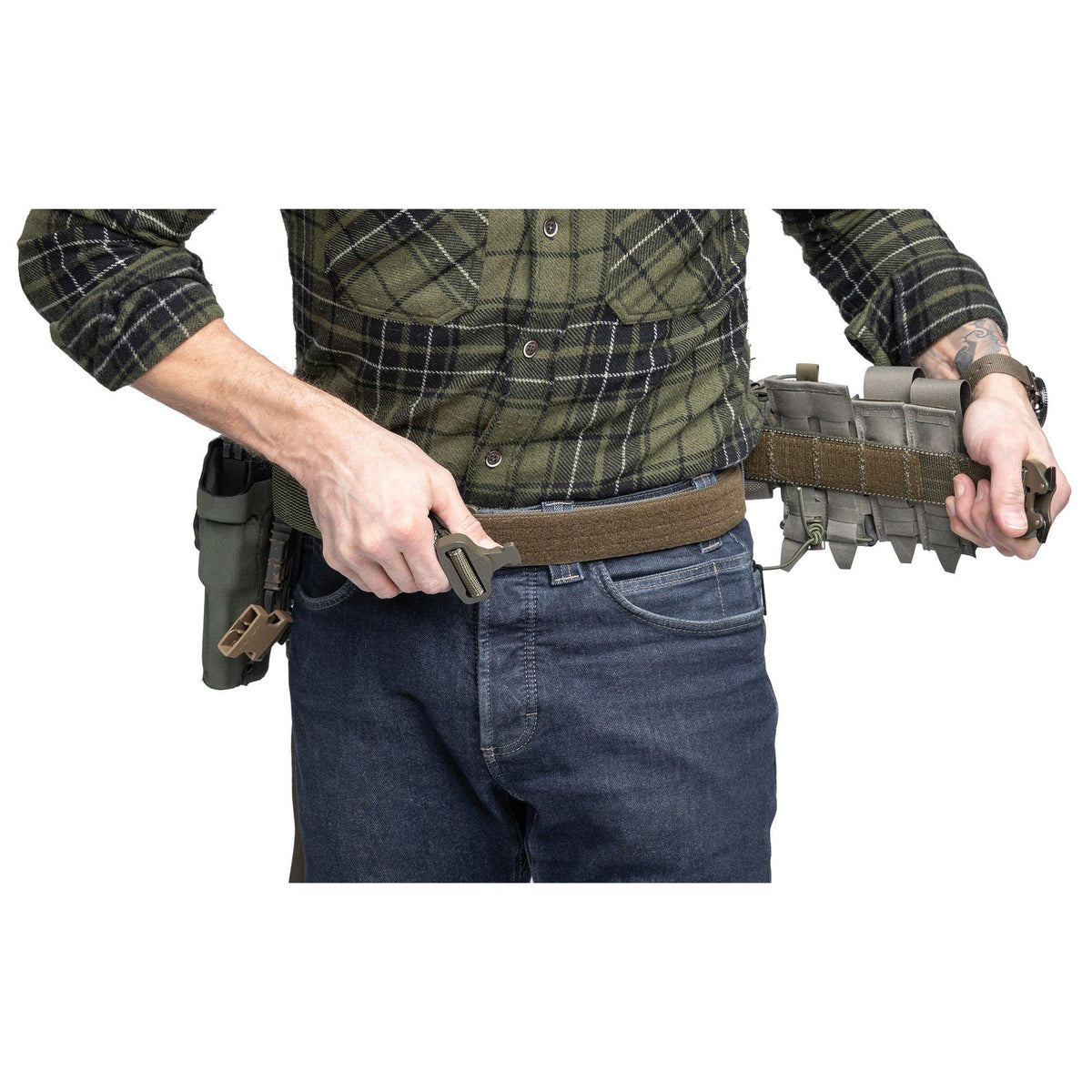 The Särmä TST Shooter's Belt can be anchored to the under belt with velcro. The Shooter's Belt is sold separately.
