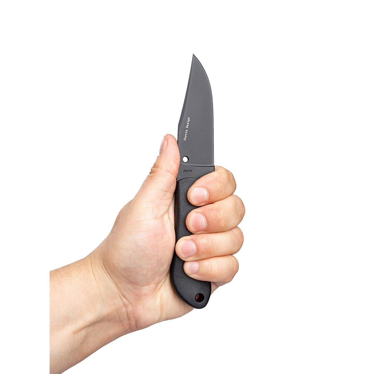 The textured grooves on the spine ensure excellent control during precise cutting tasks.