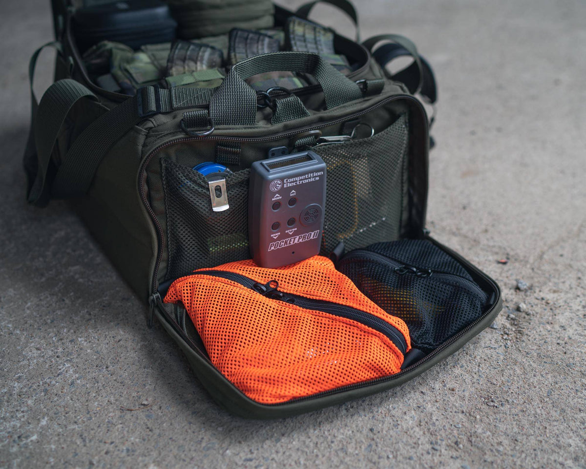 You can help identification by color-coding your stuff. The orange pouch is the 15x20 pouch; the black one is 10x15.