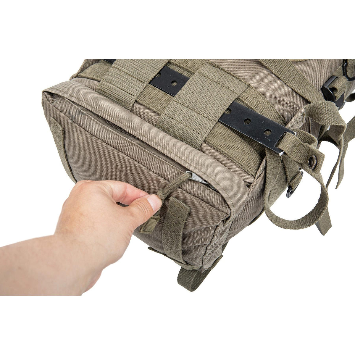 The bottom has yet another pouch; much like the lid pouch.