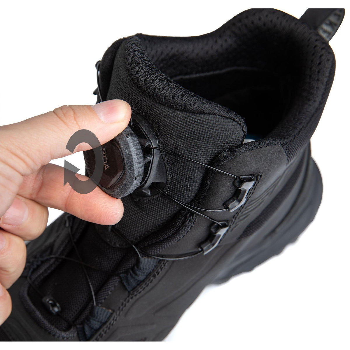 Adjust the lace tightness by rotating the knob.
