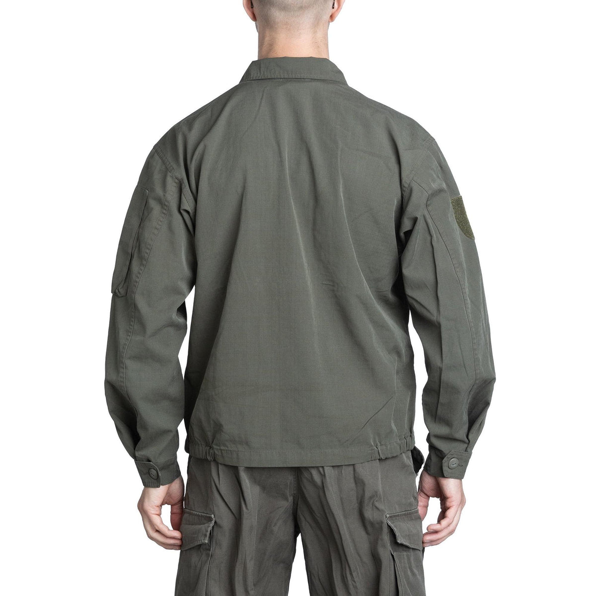 Model height 181 cm; chest circumference 96 cm. Wearing size Medium Regular (96-100 III-IV).