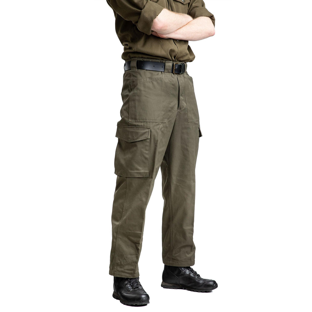 Austrian Anzug 75 Cargo Pants diagonally from the front with arms crossed