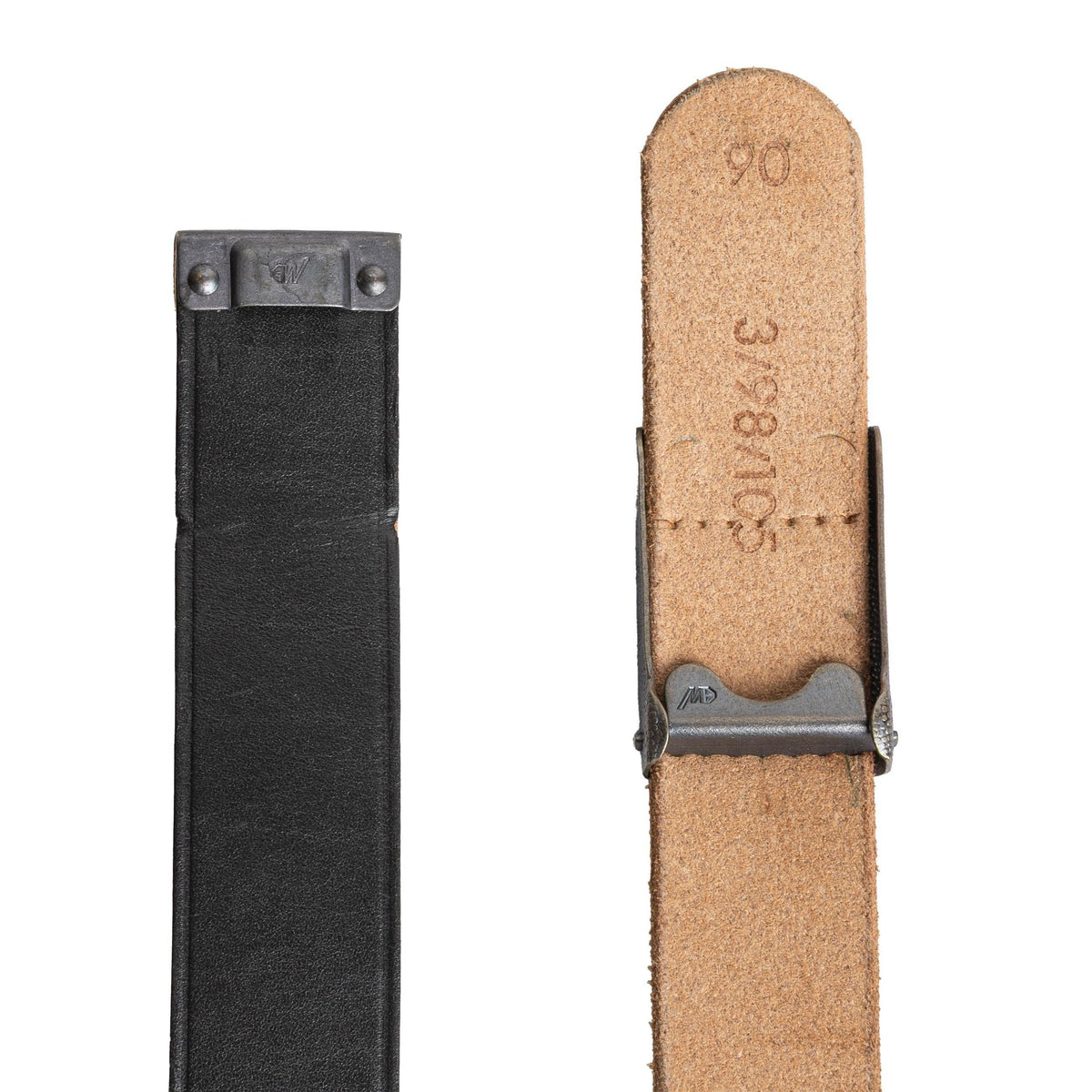 Die Schnalle hat einen versteckten Haken, der sehr schön mit dem Endstück des Gürtels zusammenpasst.