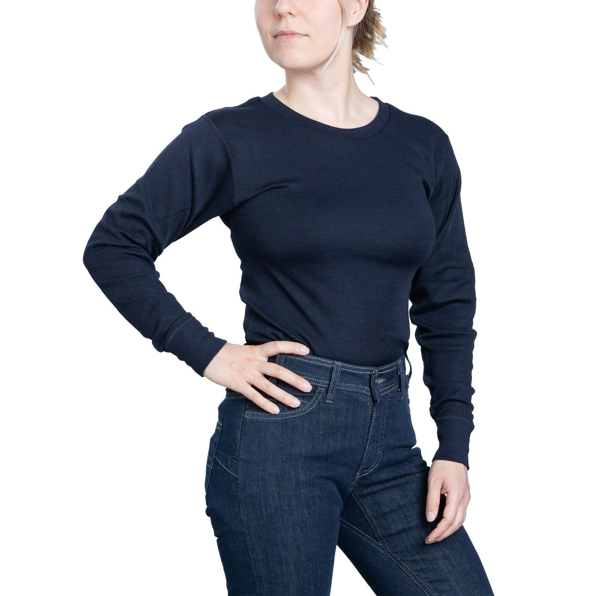 Model height 165 cm; chest circumference 88 cm; waist circumference 76 cm. Wearing size Small.