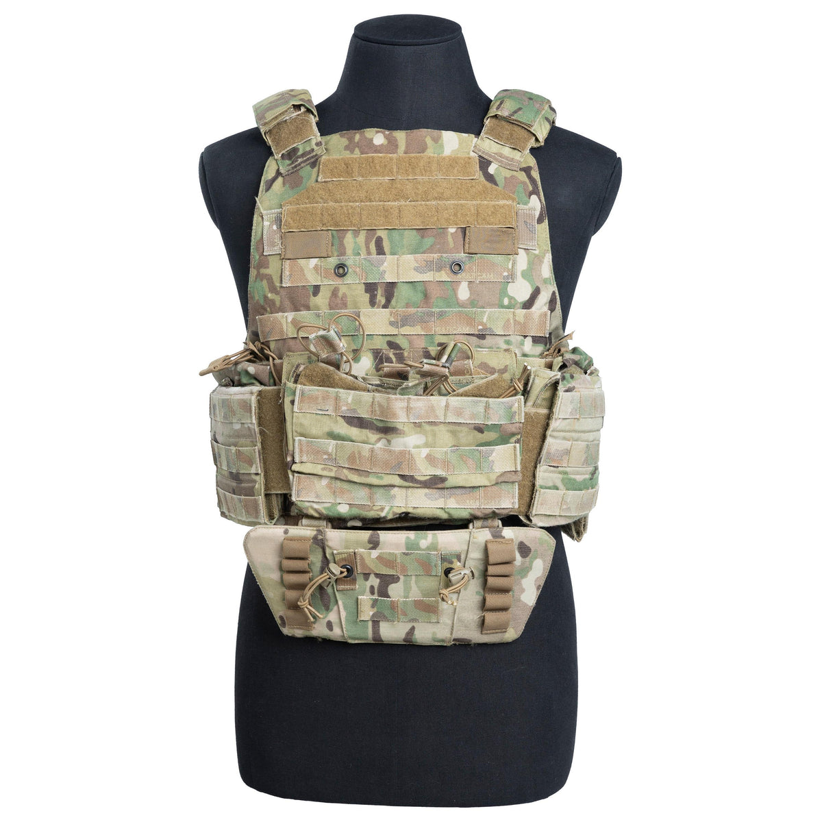 Attached straight to the attachment points of the PICO plate carrier w/o the hanger.