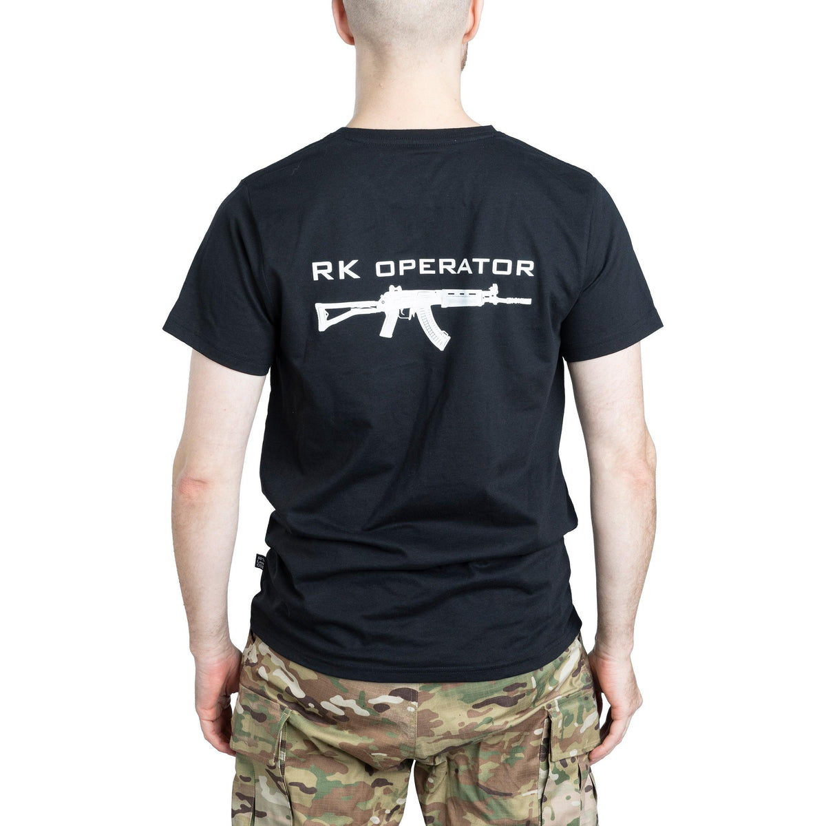 Model height 182 cm; chest circumference 95 cm. Wearing size Large.
