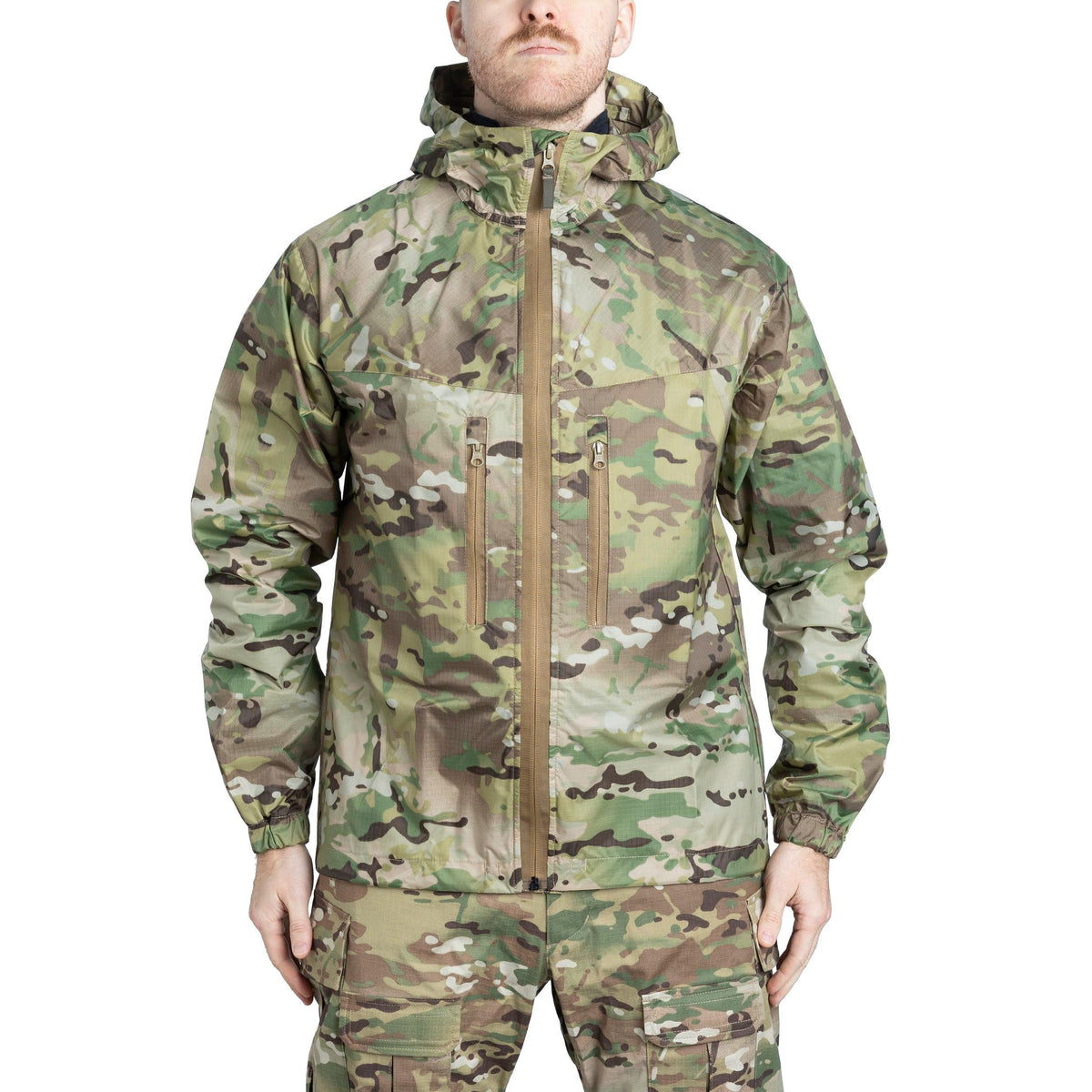 Körpergröße des Models 182 cm; Brustumfang 95 cm; Taillenumfang 88 cm. Trägt Größe Medium Regular.