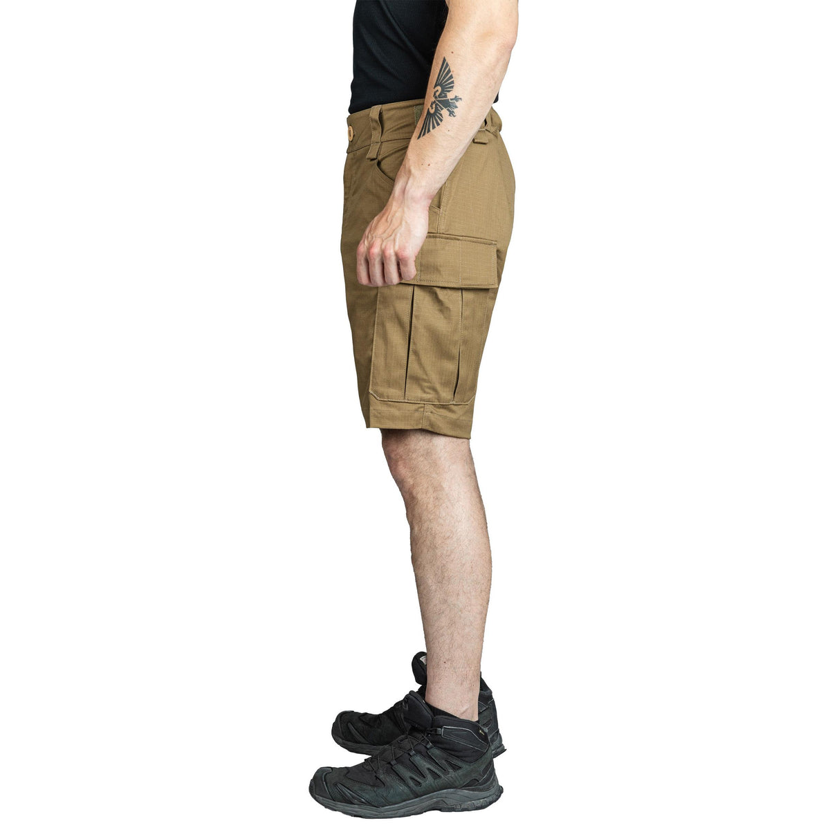 Model height 189 cm; waist circumference 83 cm. Wearing size Medium Regular.
