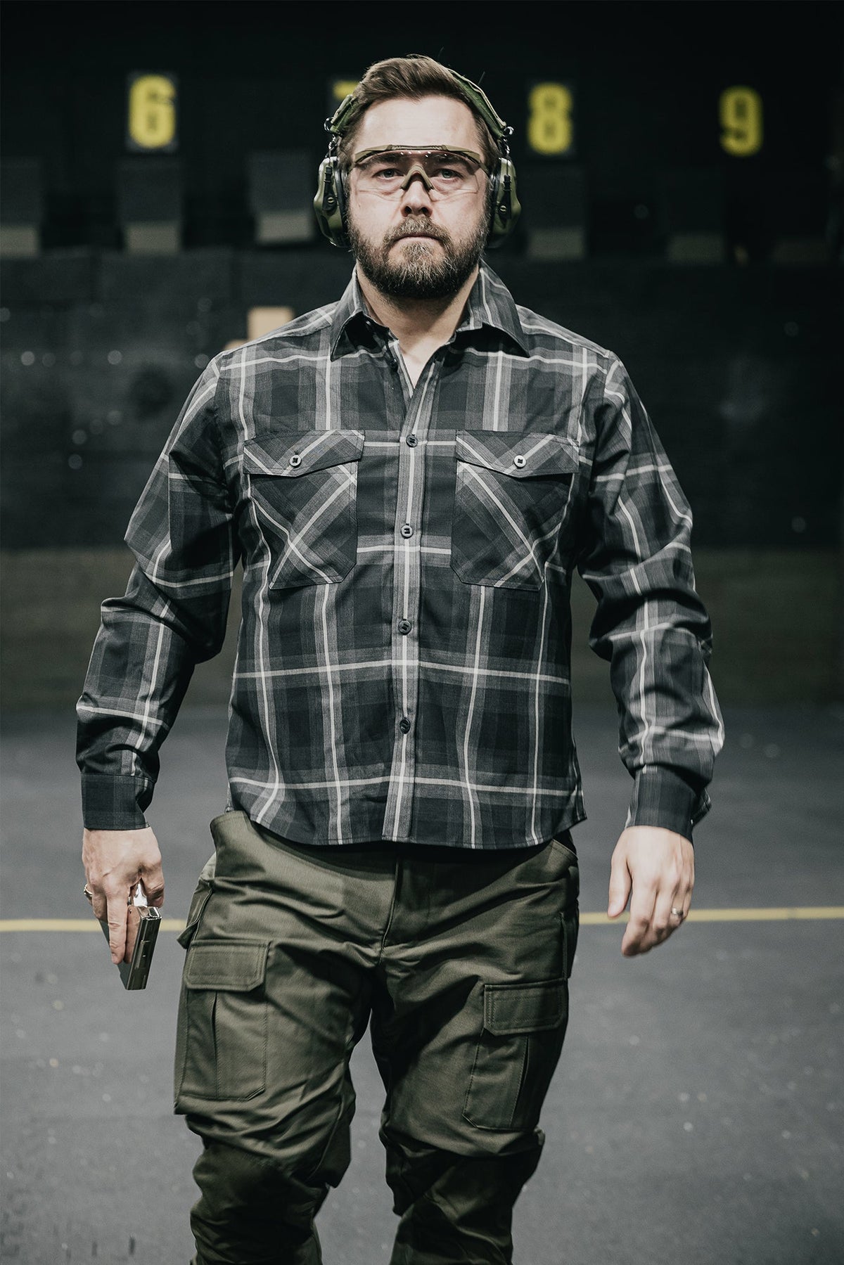 The model's height is  5'9; chest circumference 47 and waist circumference 39; wearing size X-Large Regular.