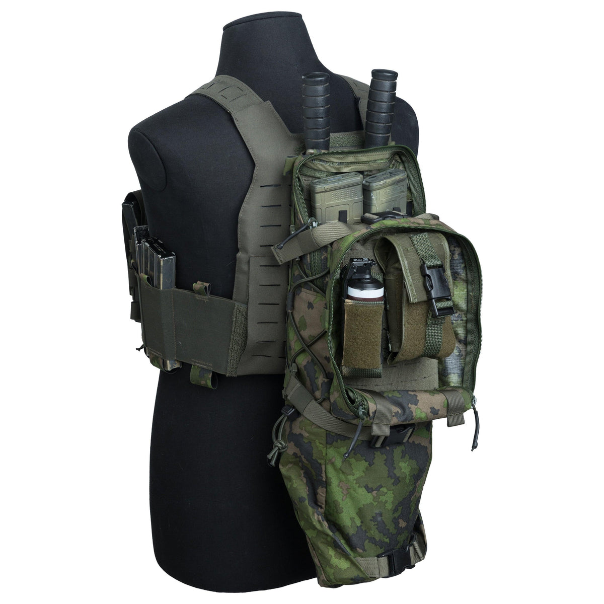 On the inner surface of both zip-closure pouches of the panel; there is a low-profile PALS webbing with hook-and-loop. Here you can set up your assaulting loadout. Old version with green straps.