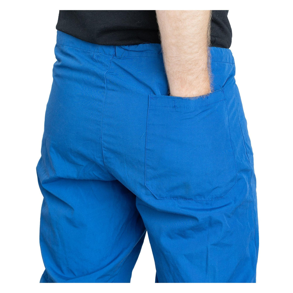 The pocket allows you to fondle your trimmed buttocks casually.