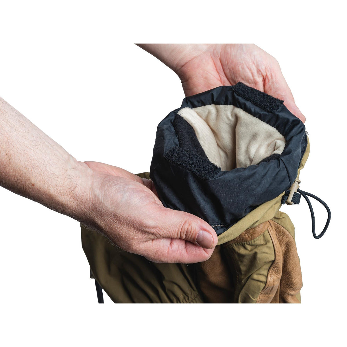 The outer glove isn't a thin shell. It has a warm lining.
