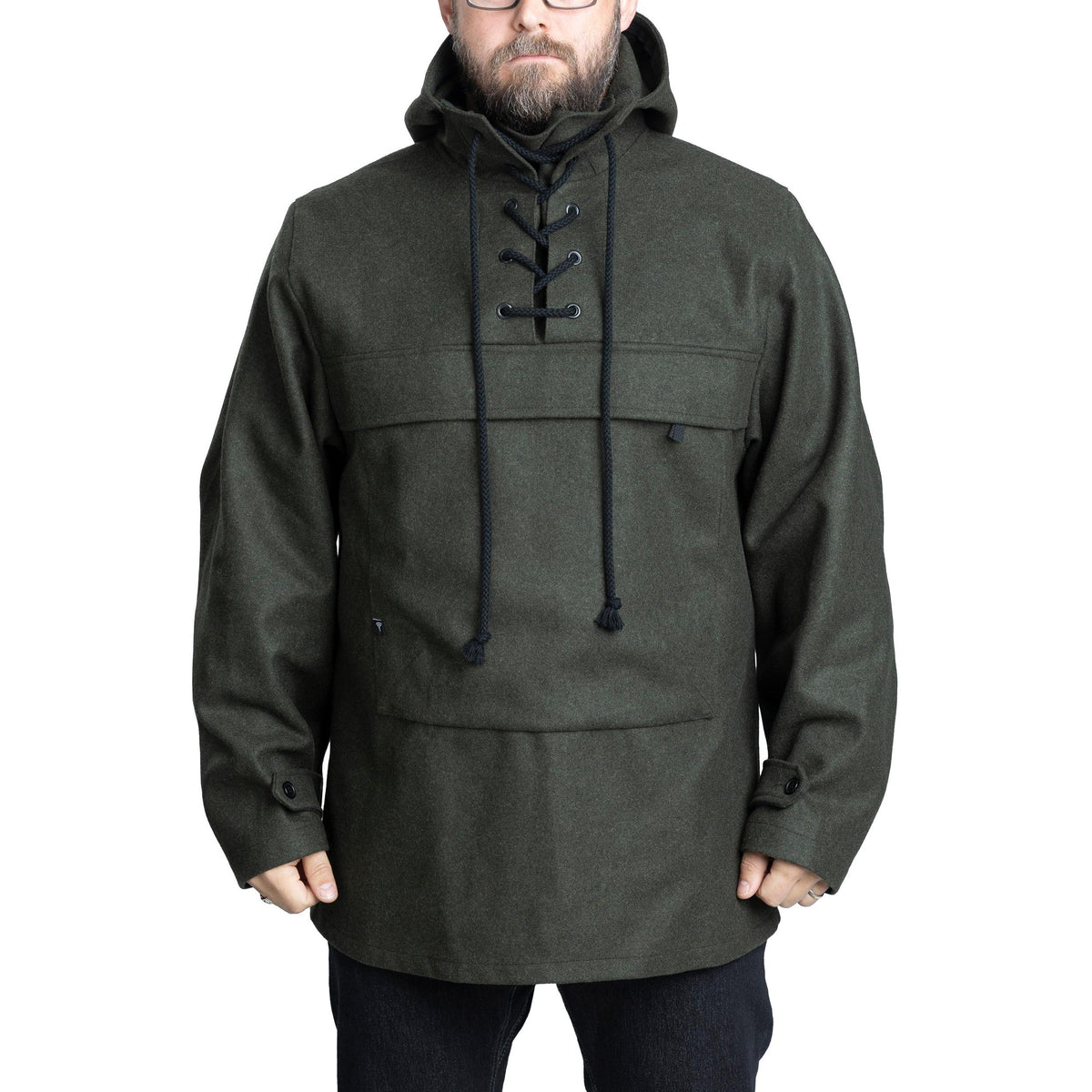 Model height 178 cm (5' 10); chest circumference 115 cm (45.3); waist circumference 100 cm (39.4). Wearing size Large/X-Large.