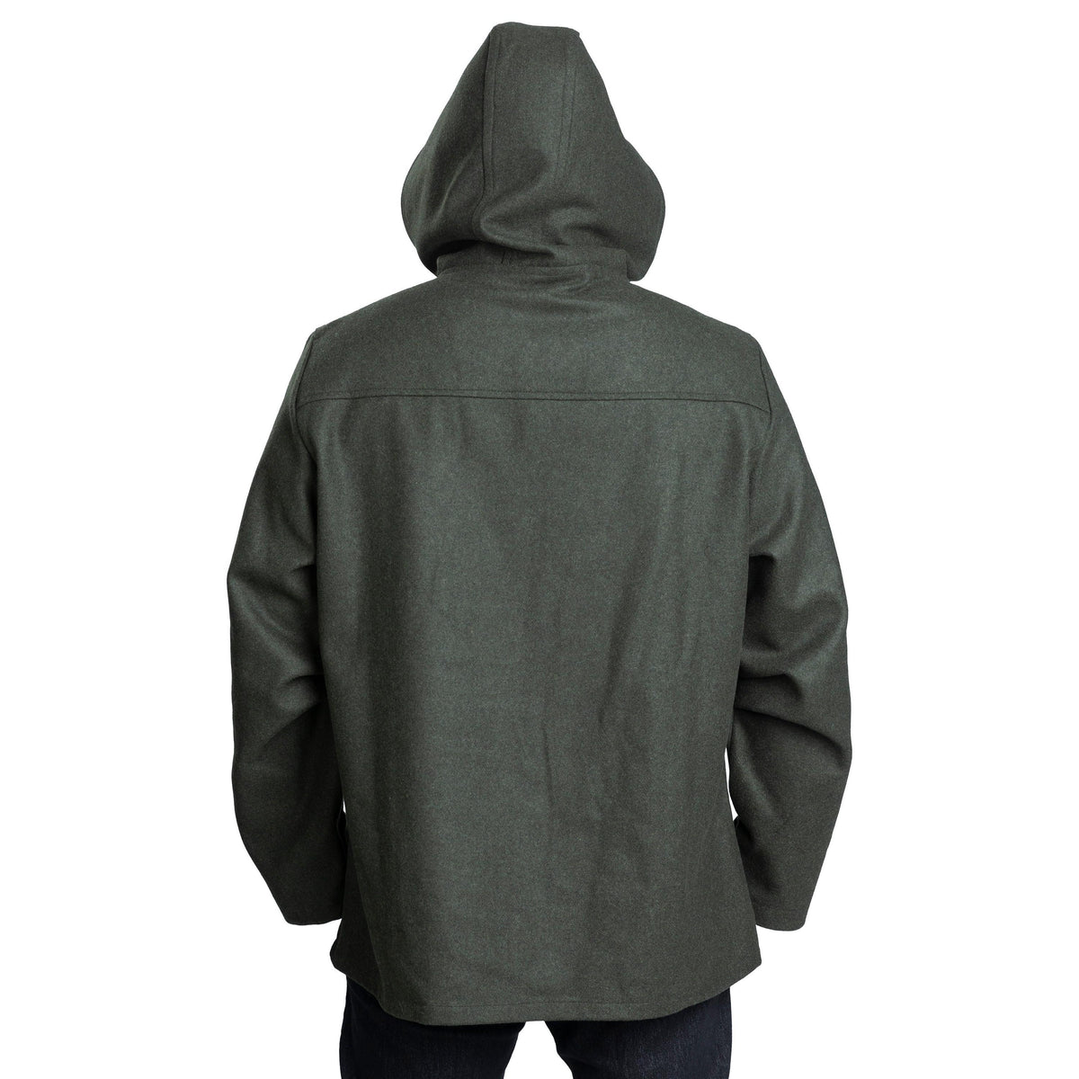 Model height 178 cm (5' 10); chest circumference 115 cm (45.3); waist circumference 100 cm (39.4). Wearing size Large/X-Large.