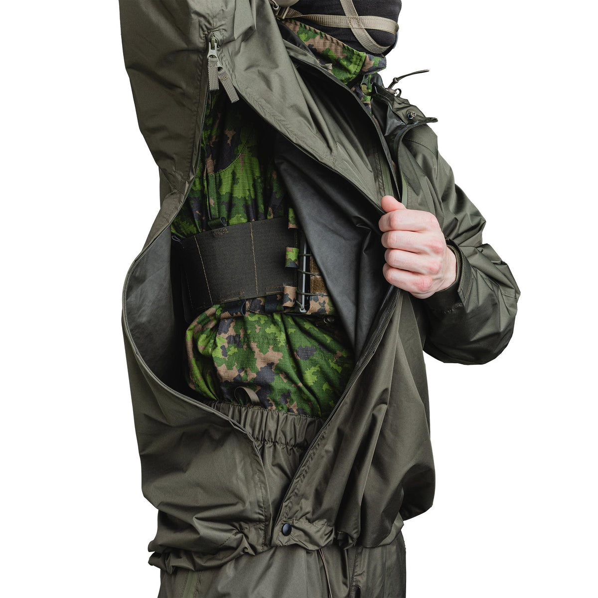 Long 2-way zippers on the sides to make donning easier and adjust ventilation