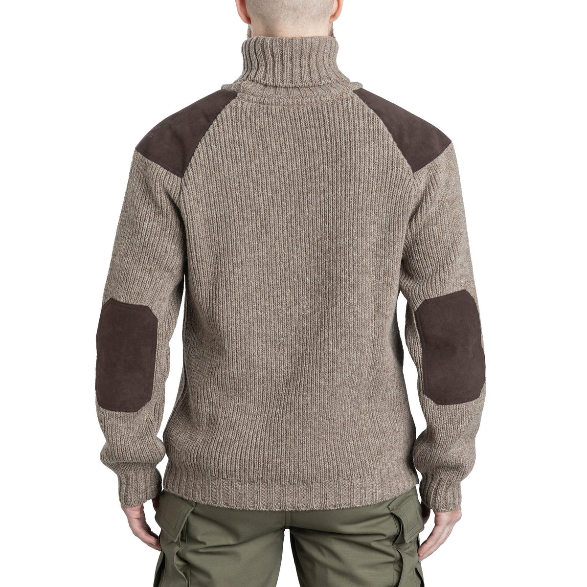 Model height 182 cm (5' 11.6); chest circumference 95 cm (37.4); waist circumference 88 cm (34.7). Wearing size Medium.