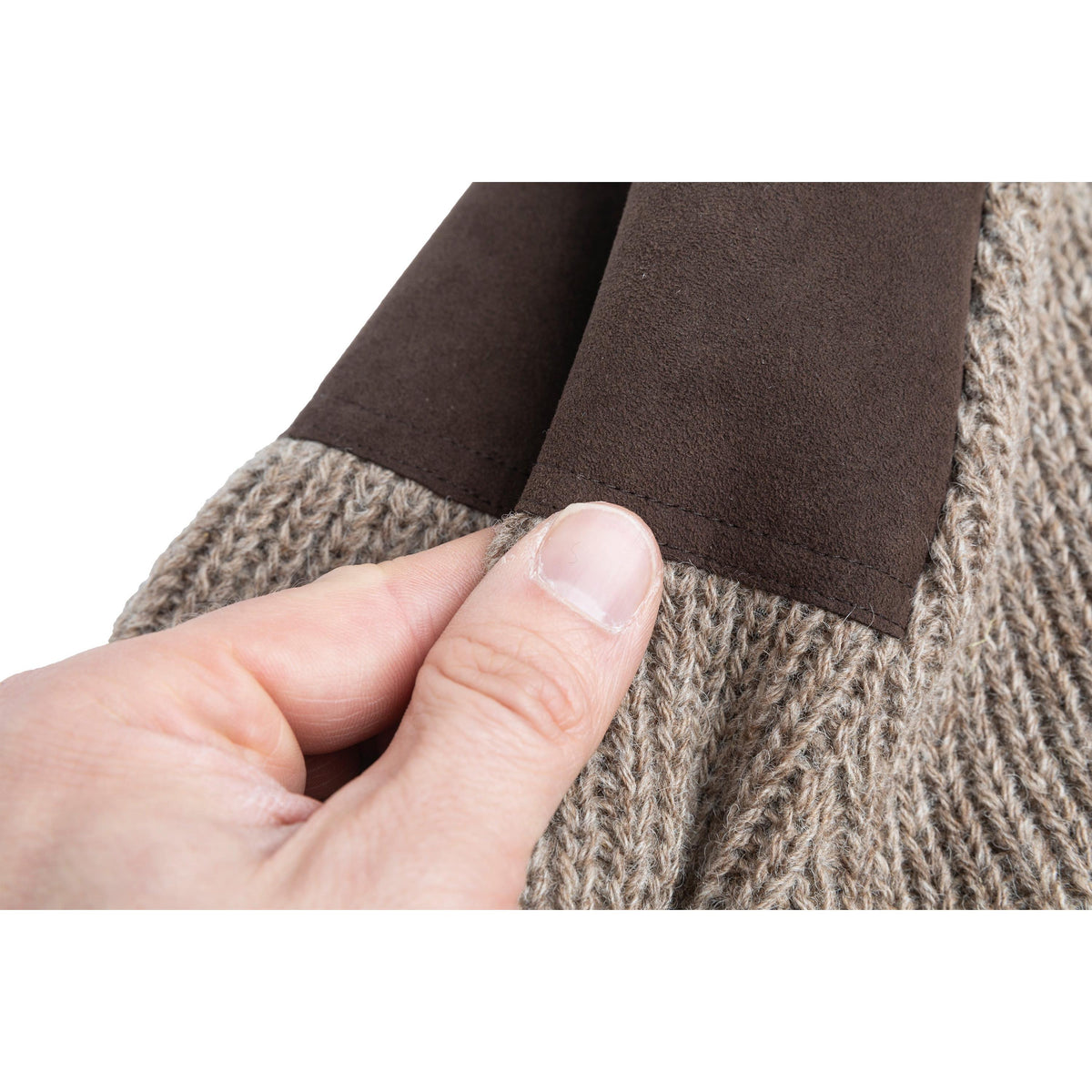 The shoulders and elbows have reinforcements made from tough Italian Alcantara.
