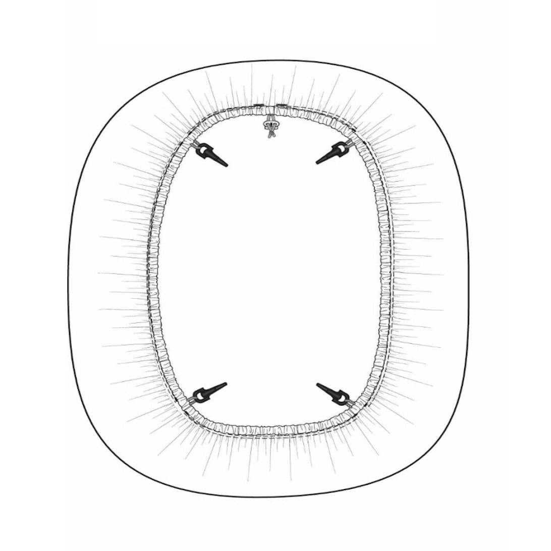 Small and Medium sizes have 4 snaphooks and an adjustable shock cord.
