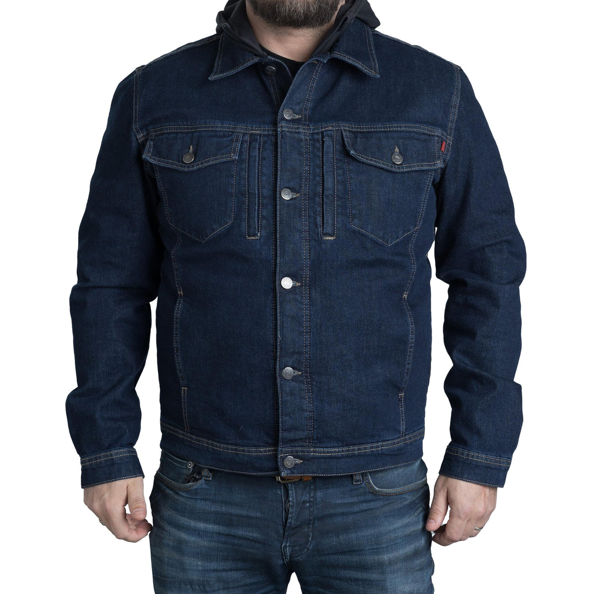 Model height 178 cm; chest circumference 115 cm; waist circumference 100 cm. Wearing size Large Regular. With the hoodie underneath the jacket the fit is tight.