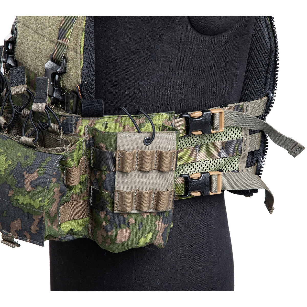 Mayflower chest rig attached to the cummerbund.